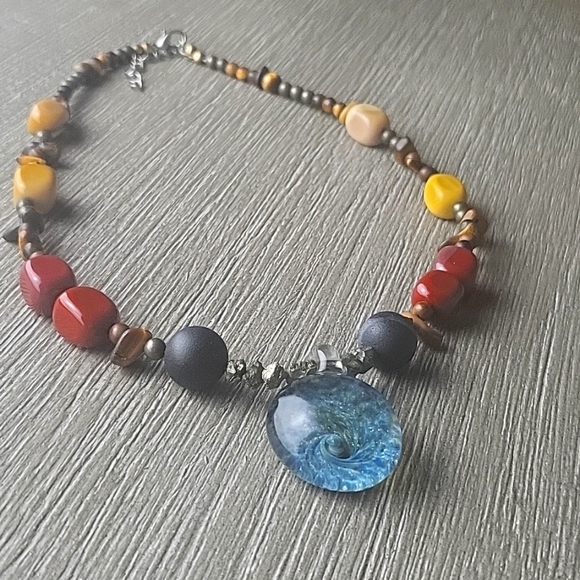 Glass blown pendant necklace - Picture 1 of 3